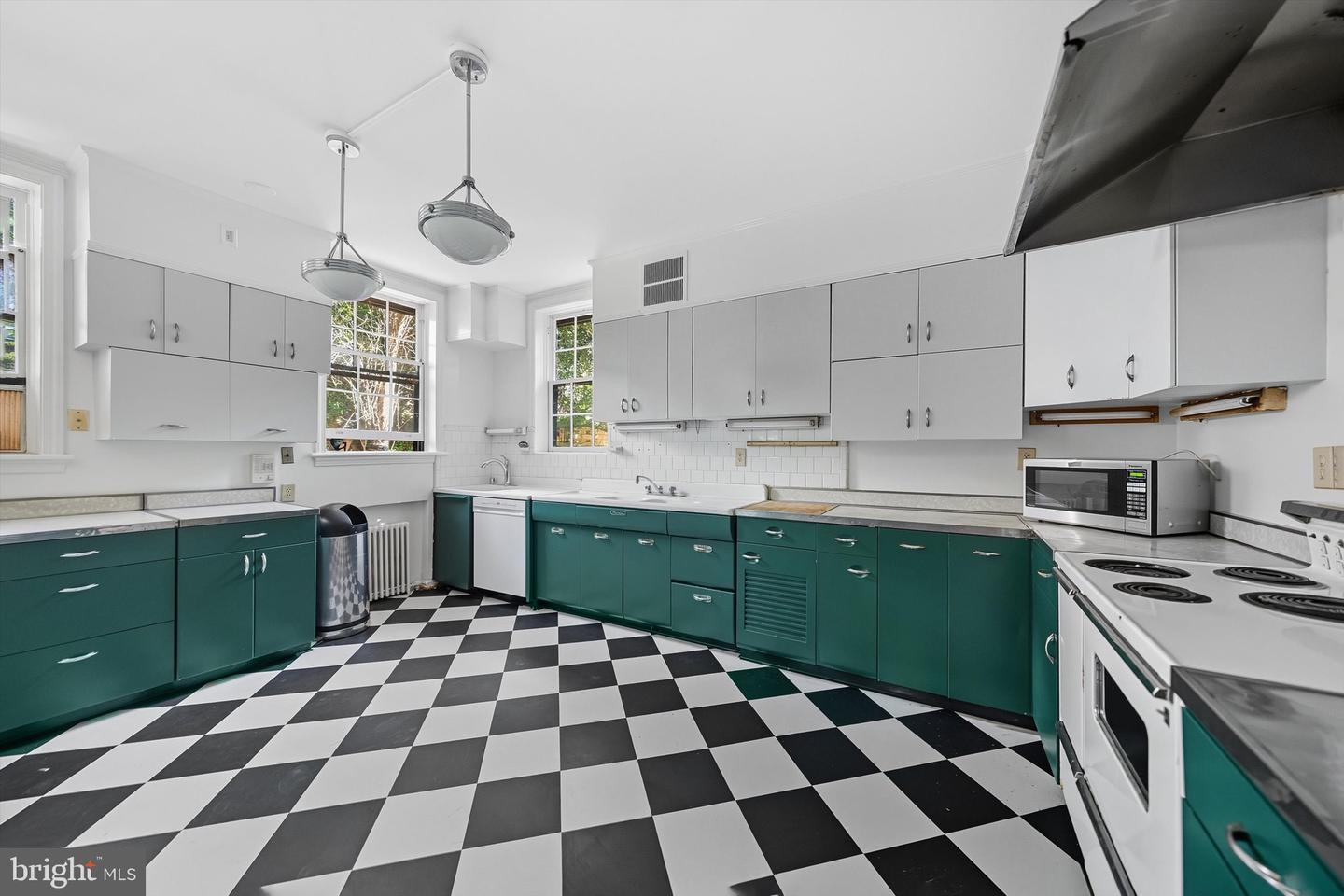 3013 Q ST NW, WASHINGTON, District Of Columbia 20007, 7 Bedrooms Bedrooms, ,6 BathroomsBathrooms,Residential,For sale,3013 Q ST NW,DCDC2226728 MLS # DCDC2226728