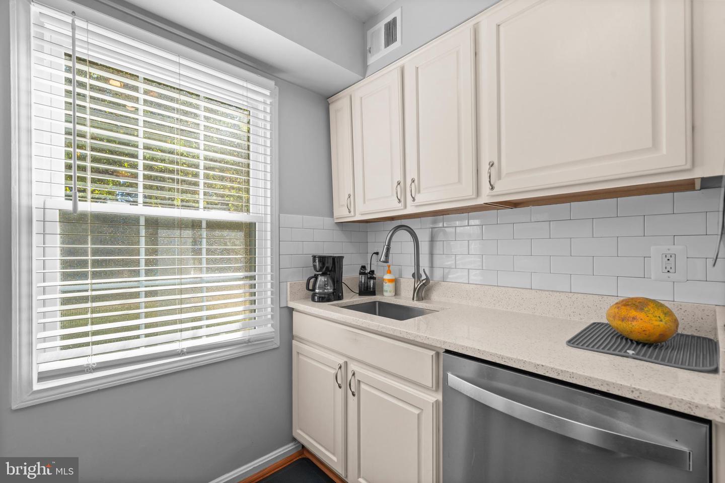 5824 REXFORD DR #731, SPRINGFIELD, Virginia 22152, 2 Bedrooms Bedrooms, ,1 BathroomBathrooms,Residential,For sale,5824 REXFORD DR #731,VAFX2274446 MLS # VAFX2274446 5824 REXFORD DR #731, SPRINGFIELD, Virginia 22152, 2 Bedrooms Bedrooms, ,1 BathroomBathrooms,Residential,For sale,5824 REXFORD DR #731,VAFX2274446 MLS # VAFX2274446
