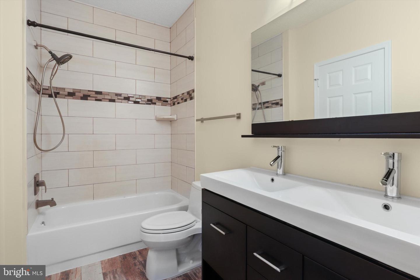 1716 LAKE SHORE CREST DR #33, RESTON, Virginia 20190, 2 Bedrooms Bedrooms, ,1 BathroomBathrooms,Residential,For sale,1716 LAKE SHORE CREST DR #33,VAFX2275038 MLS # VAFX2275038 1716 LAKE SHORE CREST DR #33, RESTON, Virginia 20190, 2 Bedrooms Bedrooms, ,1 BathroomBathrooms,Residential,For sale,1716 LAKE SHORE CREST DR #33,VAFX2275038 MLS # VAFX2275038