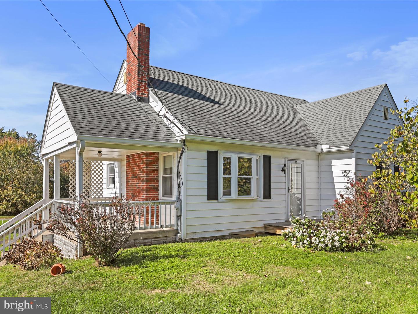 33 N BERLIN PIKE, LOVETTSVILLE, Virginia 20180, 4 Bedrooms Bedrooms, ,2 BathroomsBathrooms,Residential,For sale,33 N BERLIN PIKE,VALO2109332 MLS # VALO2109332 33 N BERLIN PIKE, LOVETTSVILLE, Virginia 20180, 4 Bedrooms Bedrooms, ,2 BathroomsBathrooms,Residential,For sale,33 N BERLIN PIKE,VALO2109332 MLS # VALO2109332