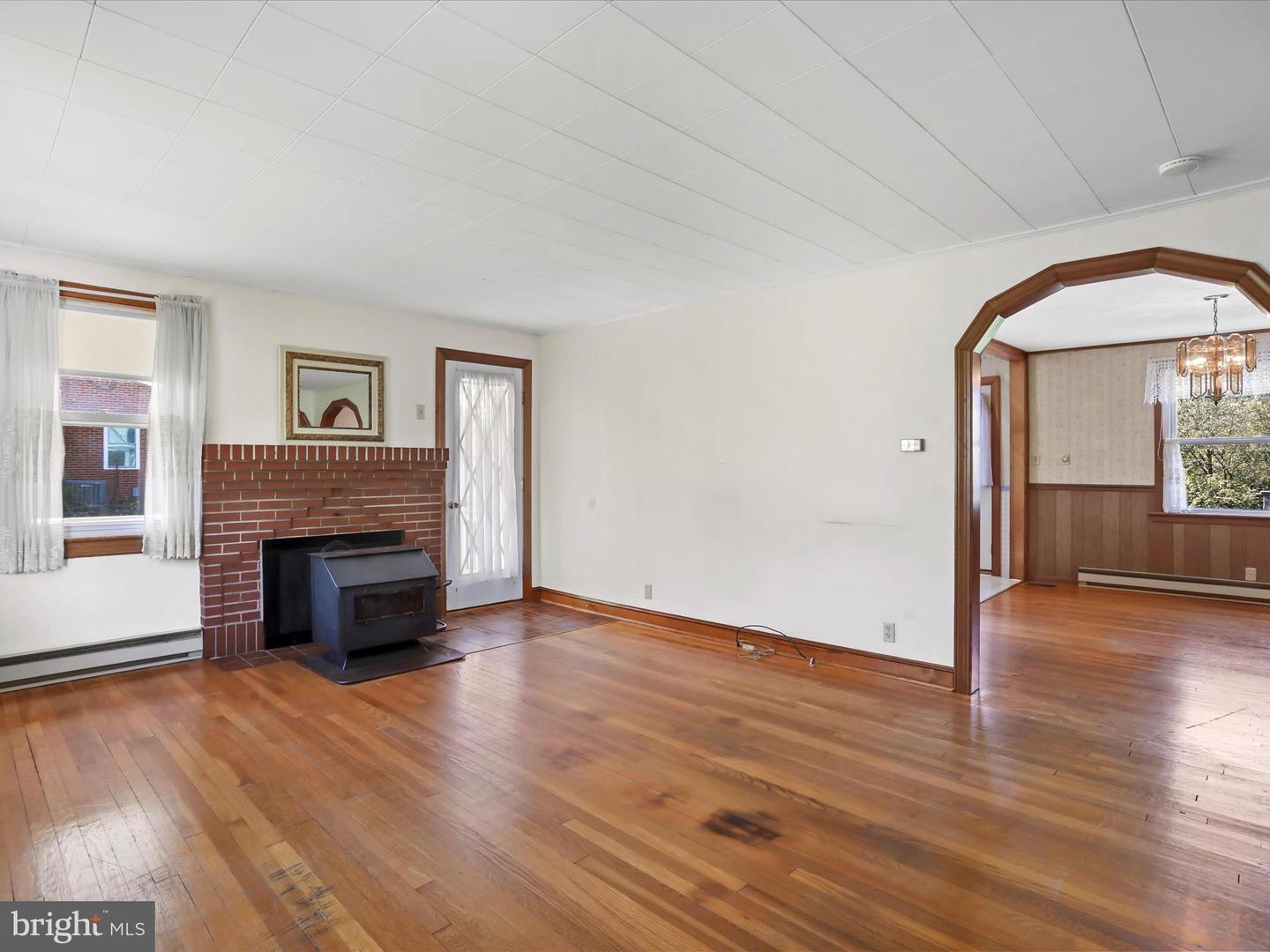 33 N BERLIN PIKE, LOVETTSVILLE, Virginia 20180, 4 Bedrooms Bedrooms, ,2 BathroomsBathrooms,Residential,For sale,33 N BERLIN PIKE,VALO2109332 MLS # VALO2109332 33 N BERLIN PIKE, LOVETTSVILLE, Virginia 20180, 4 Bedrooms Bedrooms, ,2 BathroomsBathrooms,Residential,For sale,33 N BERLIN PIKE,VALO2109332 MLS # VALO2109332