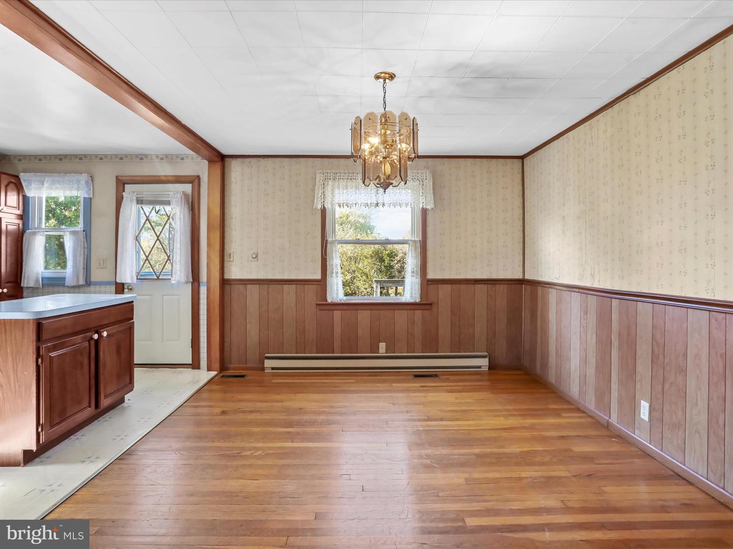 33 N BERLIN PIKE, LOVETTSVILLE, Virginia 20180, 4 Bedrooms Bedrooms, ,2 BathroomsBathrooms,Residential,For sale,33 N BERLIN PIKE,VALO2109332 MLS # VALO2109332 33 N BERLIN PIKE, LOVETTSVILLE, Virginia 20180, 4 Bedrooms Bedrooms, ,2 BathroomsBathrooms,Residential,For sale,33 N BERLIN PIKE,VALO2109332 MLS # VALO2109332