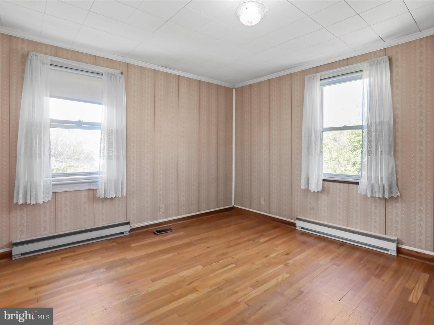 33 N BERLIN PIKE, LOVETTSVILLE, Virginia 20180, 4 Bedrooms Bedrooms, ,2 BathroomsBathrooms,Residential,For sale,33 N BERLIN PIKE,VALO2109332 MLS # VALO2109332 33 N BERLIN PIKE, LOVETTSVILLE, Virginia 20180, 4 Bedrooms Bedrooms, ,2 BathroomsBathrooms,Residential,For sale,33 N BERLIN PIKE,VALO2109332 MLS # VALO2109332