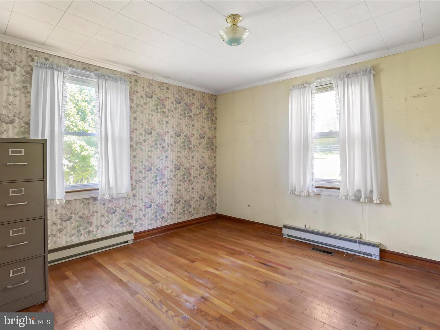 33 N BERLIN PIKE, LOVETTSVILLE, Virginia 20180, 4 Bedrooms Bedrooms, ,2 BathroomsBathrooms,Residential,For sale,33 N BERLIN PIKE,VALO2109332 MLS # VALO2109332 33 N BERLIN PIKE, LOVETTSVILLE, Virginia 20180, 4 Bedrooms Bedrooms, ,2 BathroomsBathrooms,Residential,For sale,33 N BERLIN PIKE,VALO2109332 MLS # VALO2109332