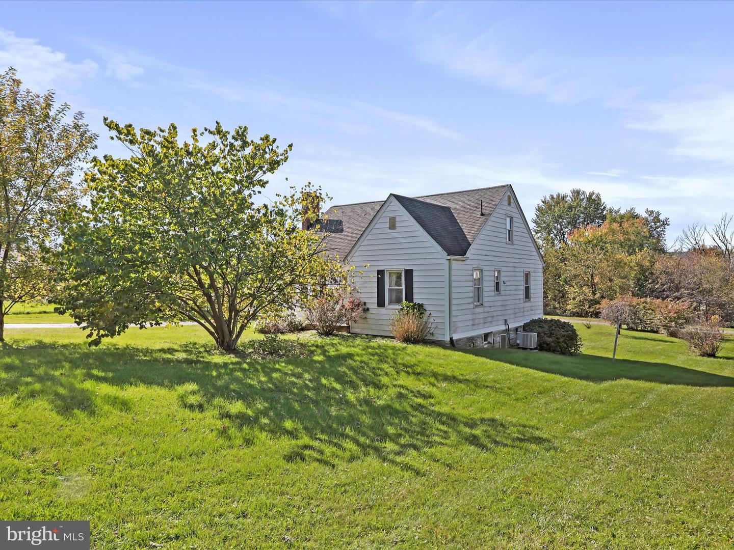 33 N BERLIN PIKE, LOVETTSVILLE, Virginia 20180, 4 Bedrooms Bedrooms, ,2 BathroomsBathrooms,Residential,For sale,33 N BERLIN PIKE,VALO2109332 MLS # VALO2109332 33 N BERLIN PIKE, LOVETTSVILLE, Virginia 20180, 4 Bedrooms Bedrooms, ,2 BathroomsBathrooms,Residential,For sale,33 N BERLIN PIKE,VALO2109332 MLS # VALO2109332