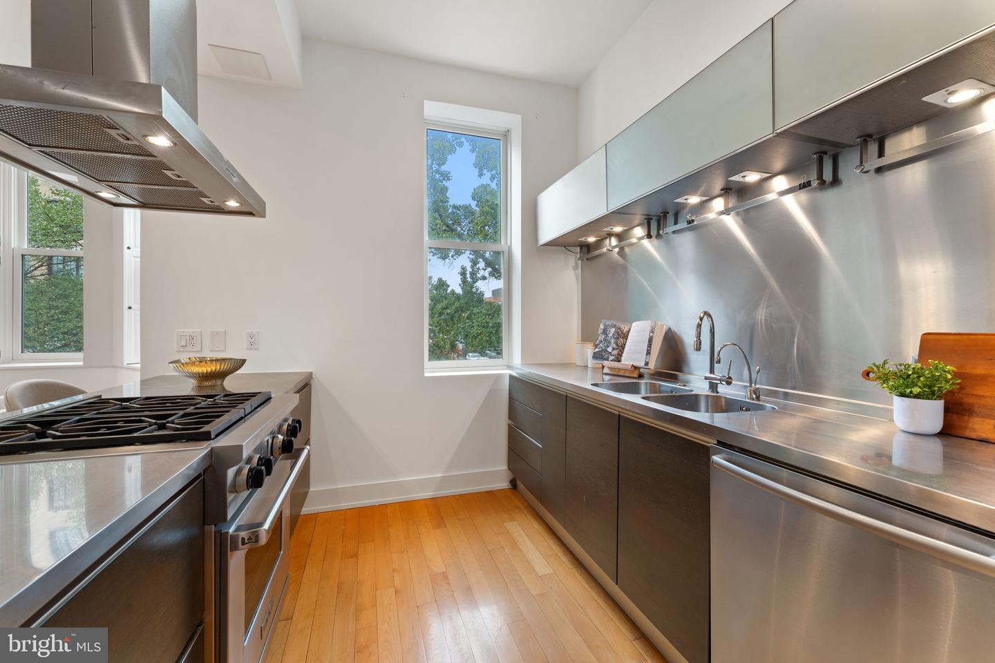 1516 R ST NW #3, WASHINGTON, District Of Columbia 20009, 2 Bedrooms Bedrooms, ,2 BathroomsBathrooms,Residential,For sale,1516 R ST NW #3,DCDC2228436 MLS # DCDC2228436 1516 R ST NW #3, WASHINGTON, District Of Columbia 20009, 2 Bedrooms Bedrooms, ,2 BathroomsBathrooms,Residential,For sale,1516 R ST NW #3,DCDC2228436 MLS # DCDC2228436