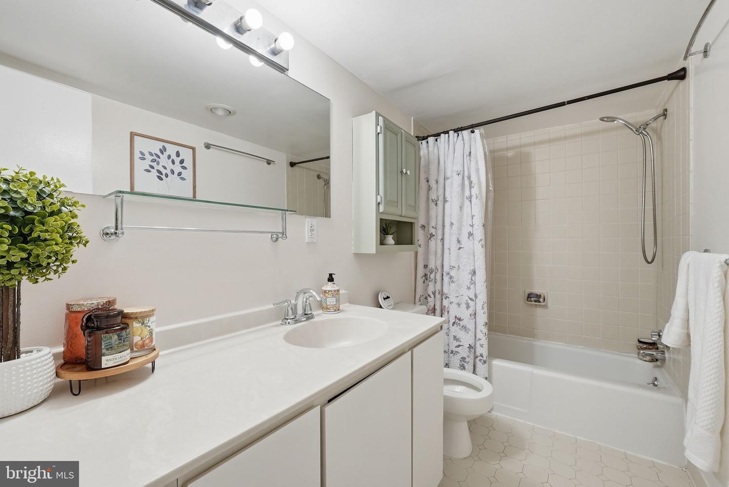 4600 S FOUR MILE RUN DR #321, ARLINGTON, Virginia 22204, 1 Bedroom Bedrooms, ,1 BathroomBathrooms,Residential,For sale,4600 S FOUR MILE RUN DR #321,VAAR2065268 MLS # VAAR2065268 4600 S FOUR MILE RUN DR #321, ARLINGTON, Virginia 22204, 1 Bedroom Bedrooms, ,1 BathroomBathrooms,Residential,For sale,4600 S FOUR MILE RUN DR #321,VAAR2065268 MLS # VAAR2065268