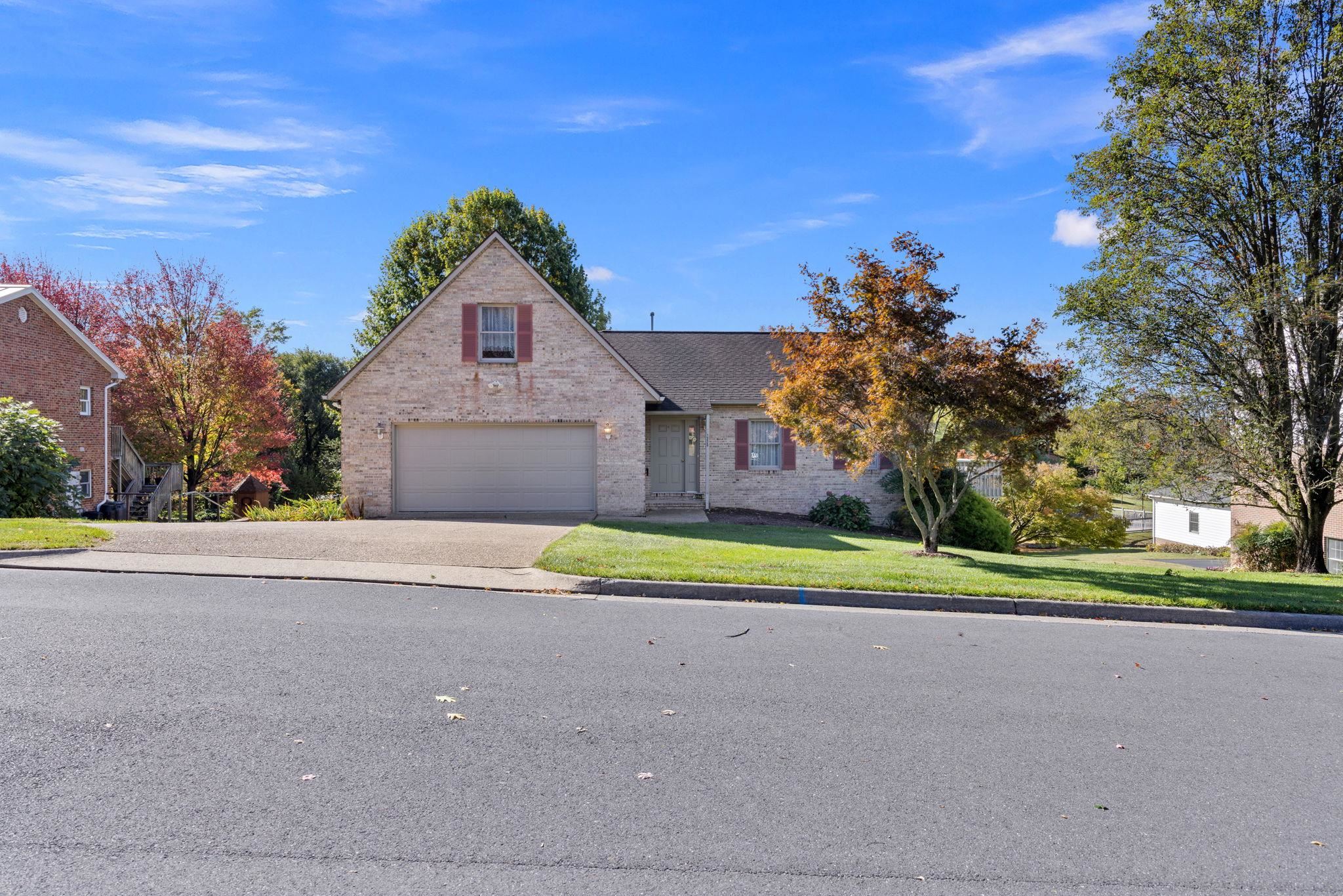 1325 HARMONY DR, HARRISONBURG, Virginia 22802, 4 Bedrooms Bedrooms, ,3 BathroomsBathrooms,Residential,1325 HARMONY DR,670348 MLS # 670348