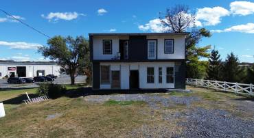 4861 SOUTH VALLEY PIKE, ROCKINGHAM, Virginia 22801, 4 Bedrooms Bedrooms, ,1 BathroomBathrooms,Residential,4861 SOUTH VALLEY PIKE,670362 MLS # 670362
