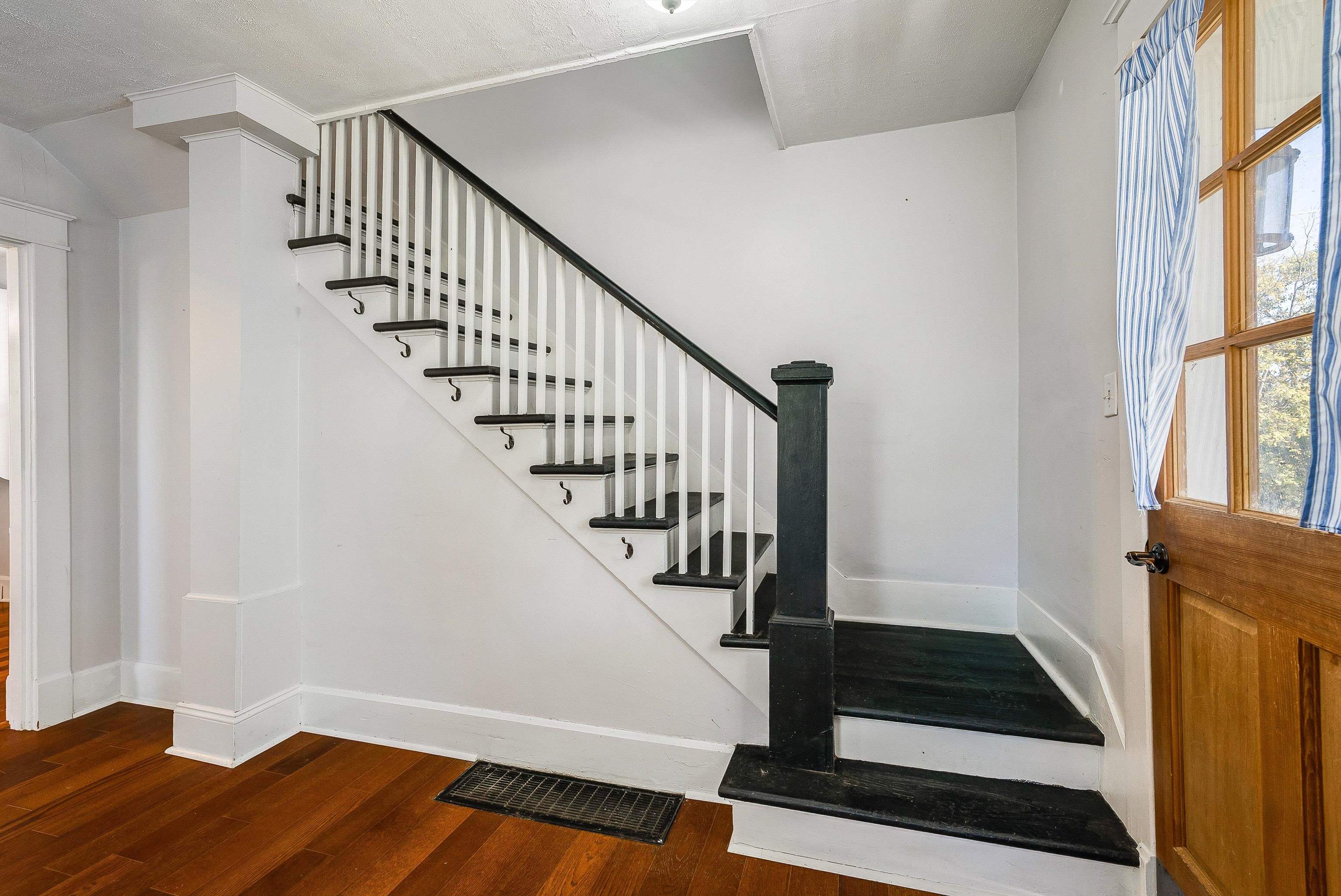 72 LIBERTY ST, WEYERS CAVE, Virginia 24486, 3 Bedrooms Bedrooms, ,1 BathroomBathrooms,Residential,72 LIBERTY ST,670370 MLS # 670370 72 LIBERTY ST, WEYERS CAVE, Virginia 24486, 3 Bedrooms Bedrooms, ,1 BathroomBathrooms,Residential,72 LIBERTY ST,670370 MLS # 670370