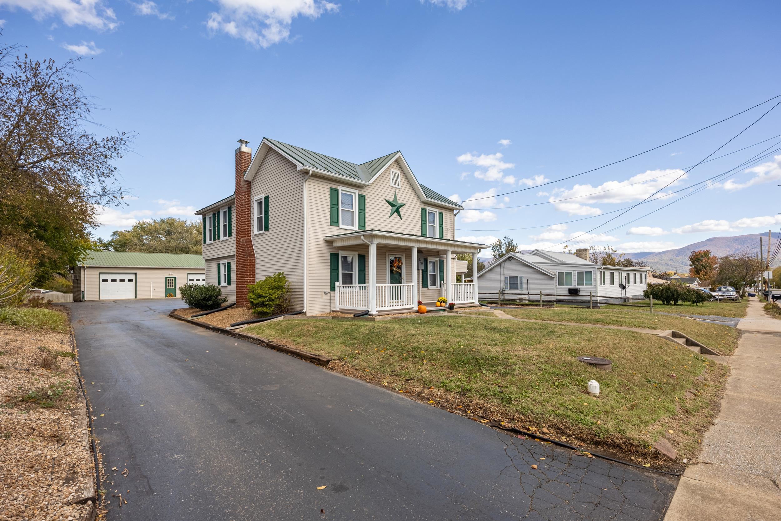 900 W MAIN ST, STANLEY, Virginia 22851, 2 Bedrooms Bedrooms, ,2 BathroomsBathrooms,Residential,900 W MAIN ST,670382 MLS # 670382 900 W MAIN ST, STANLEY, Virginia 22851, 2 Bedrooms Bedrooms, ,2 BathroomsBathrooms,Residential,900 W MAIN ST,670382 MLS # 670382