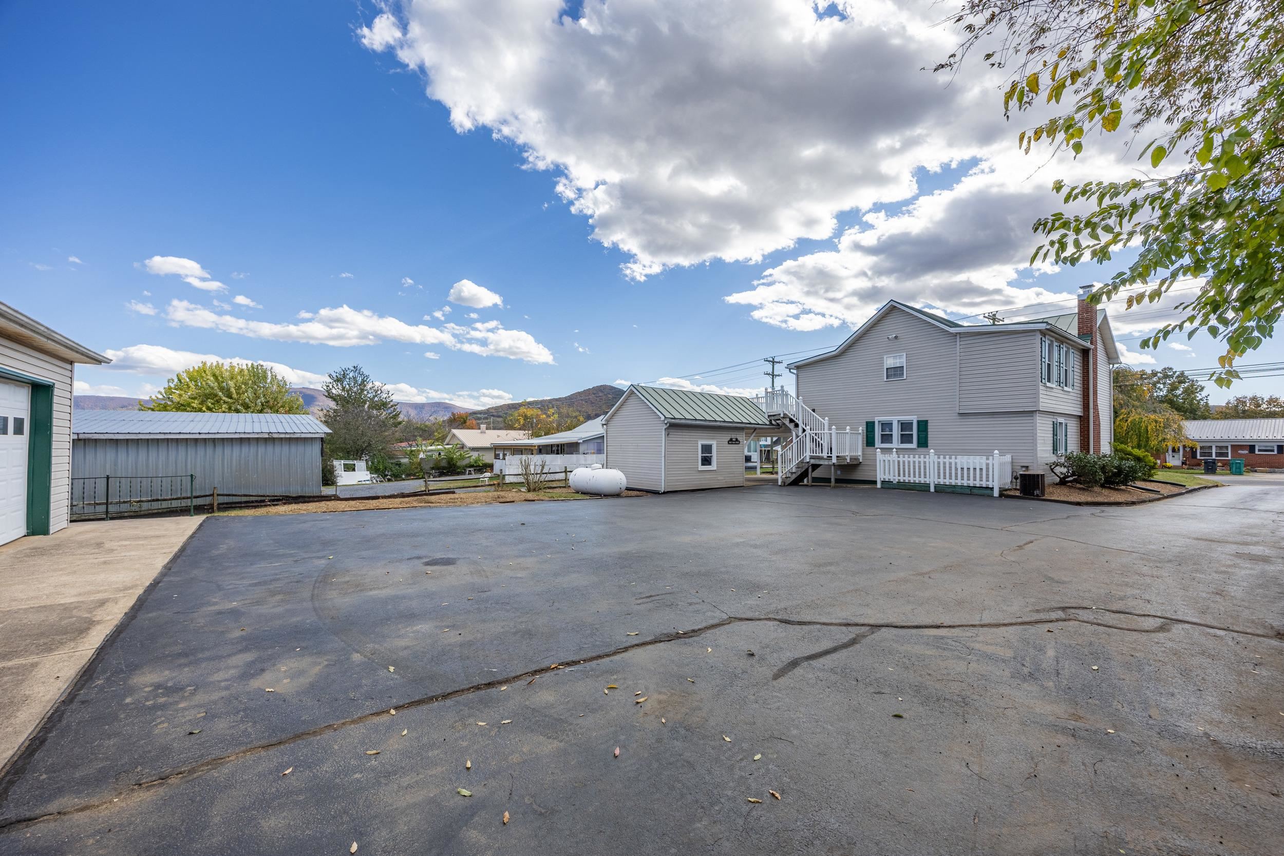 900 W MAIN ST, STANLEY, Virginia 22851, 2 Bedrooms Bedrooms, ,2 BathroomsBathrooms,Residential,900 W MAIN ST,670382 MLS # 670382 900 W MAIN ST, STANLEY, Virginia 22851, 2 Bedrooms Bedrooms, ,2 BathroomsBathrooms,Residential,900 W MAIN ST,670382 MLS # 670382