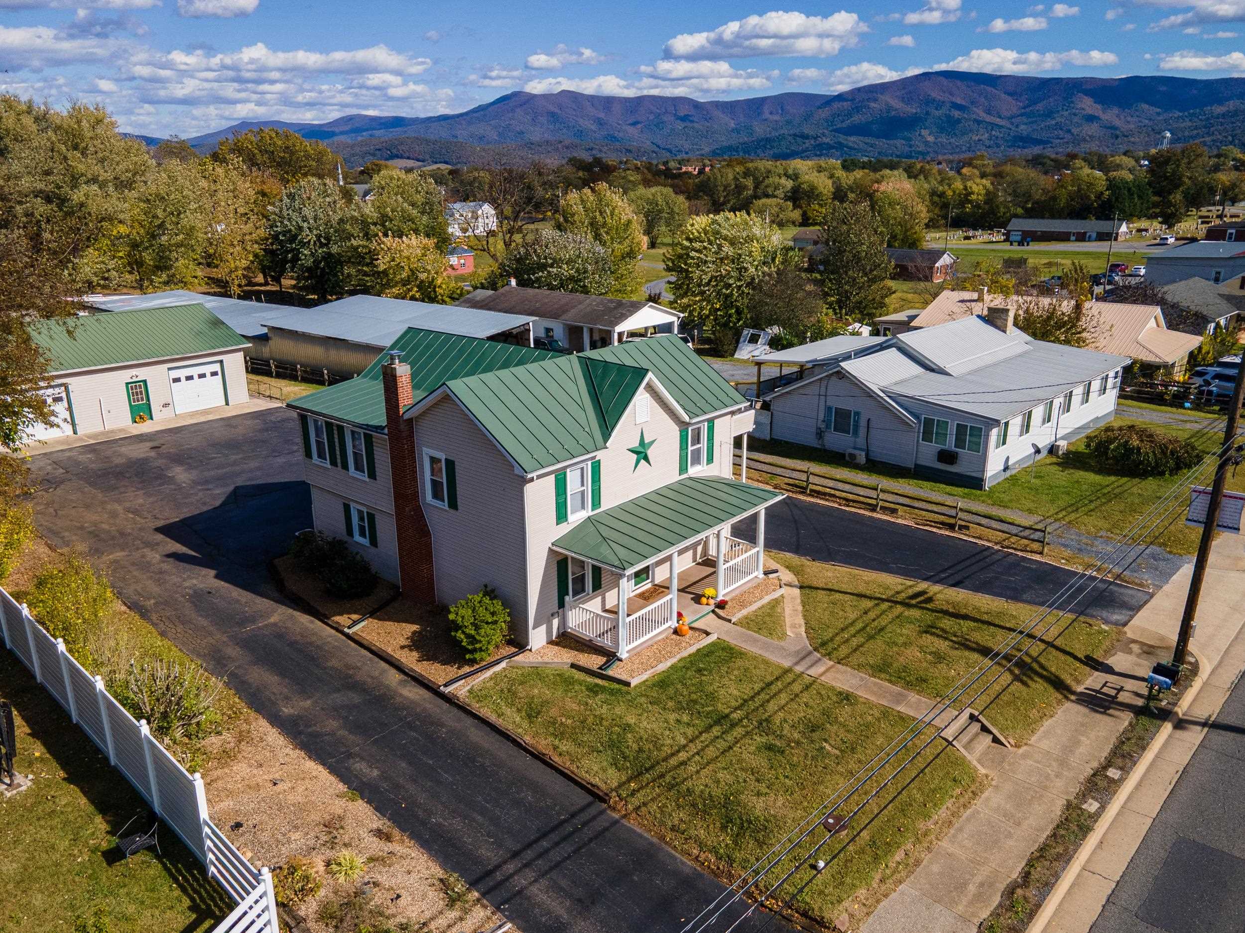 900 W MAIN ST, STANLEY, Virginia 22851, 2 Bedrooms Bedrooms, ,2 BathroomsBathrooms,Residential,900 W MAIN ST,670382 MLS # 670382 900 W MAIN ST, STANLEY, Virginia 22851, 2 Bedrooms Bedrooms, ,2 BathroomsBathrooms,Residential,900 W MAIN ST,670382 MLS # 670382