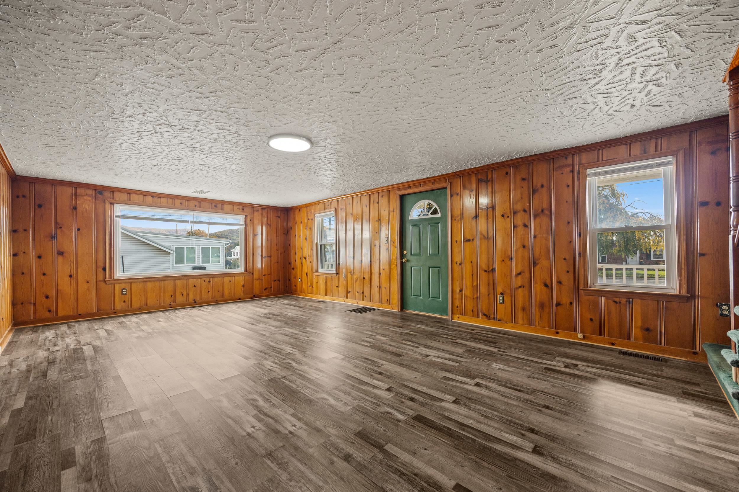 900 W MAIN ST, STANLEY, Virginia 22851, 2 Bedrooms Bedrooms, ,2 BathroomsBathrooms,Residential,900 W MAIN ST,670382 MLS # 670382 900 W MAIN ST, STANLEY, Virginia 22851, 2 Bedrooms Bedrooms, ,2 BathroomsBathrooms,Residential,900 W MAIN ST,670382 MLS # 670382