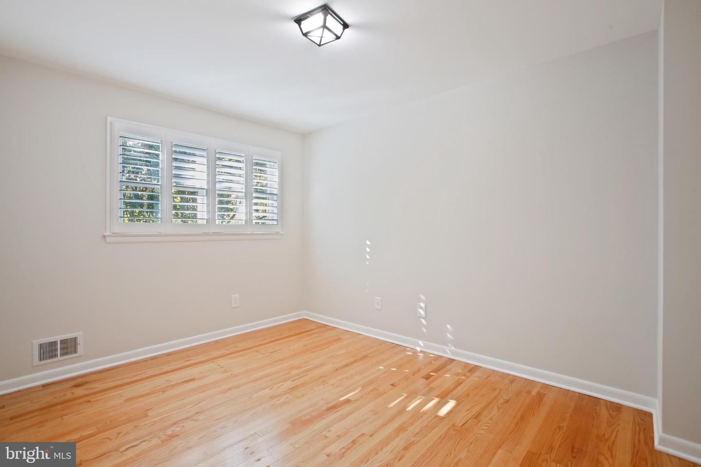 5300 1ST PL N, ARLINGTON, Virginia 22203, 3 Bedrooms Bedrooms, 12 Rooms Rooms,3 BathroomsBathrooms,Residential,For sale,5300 1ST PL N,VAAR2063636 MLS # VAAR2063636 5300 1ST PL N, ARLINGTON, Virginia 22203, 3 Bedrooms Bedrooms, 12 Rooms Rooms,3 BathroomsBathrooms,Residential,For sale,5300 1ST PL N,VAAR2063636 MLS # VAAR2063636