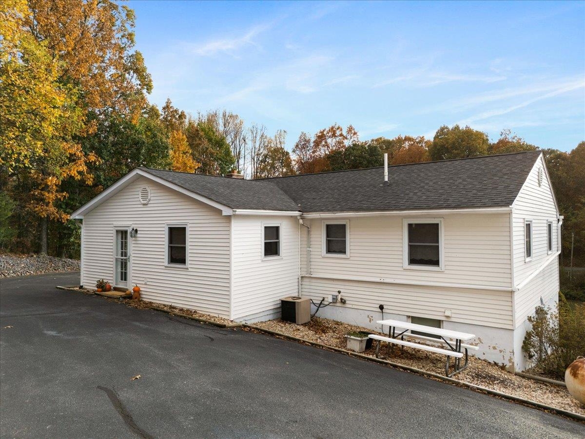 9508 KOONTZ CORNER RD, ROCKINGHAM, Virginia 22802, 5 Bedrooms Bedrooms, ,2 BathroomsBathrooms,Residential,9508 KOONTZ CORNER RD,670399 MLS # 670399 9508 KOONTZ CORNER RD, ROCKINGHAM, Virginia 22802, 5 Bedrooms Bedrooms, ,2 BathroomsBathrooms,Residential,9508 KOONTZ CORNER RD,670399 MLS # 670399