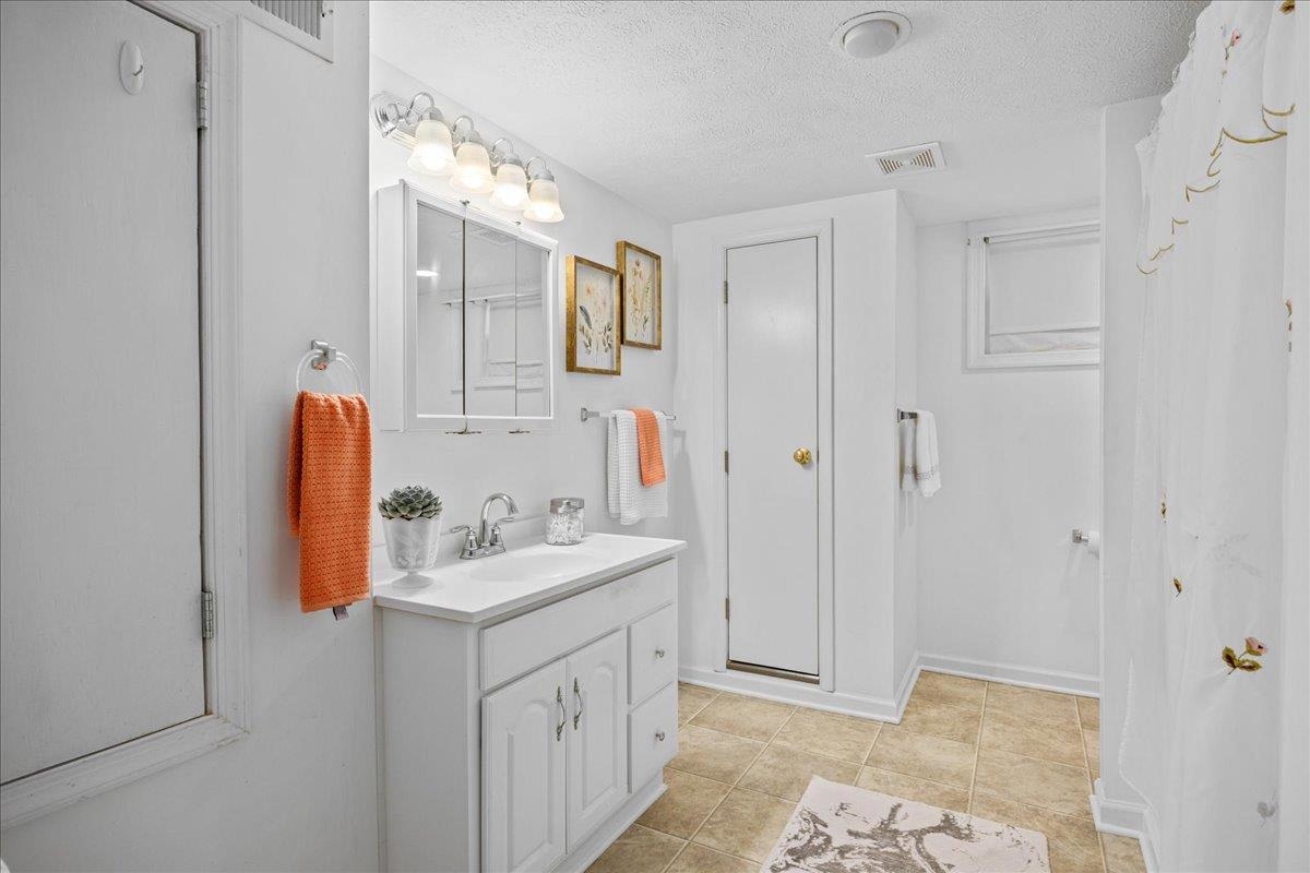9508 KOONTZ CORNER RD, ROCKINGHAM, Virginia 22802, 5 Bedrooms Bedrooms, ,2 BathroomsBathrooms,Residential,9508 KOONTZ CORNER RD,670399 MLS # 670399 9508 KOONTZ CORNER RD, ROCKINGHAM, Virginia 22802, 5 Bedrooms Bedrooms, ,2 BathroomsBathrooms,Residential,9508 KOONTZ CORNER RD,670399 MLS # 670399