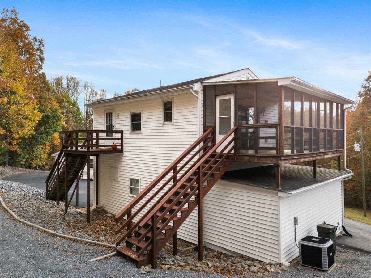 9508 KOONTZ CORNER RD, ROCKINGHAM, Virginia 22802, 5 Bedrooms Bedrooms, ,2 BathroomsBathrooms,Residential,9508 KOONTZ CORNER RD,670399 MLS # 670399 9508 KOONTZ CORNER RD, ROCKINGHAM, Virginia 22802, 5 Bedrooms Bedrooms, ,2 BathroomsBathrooms,Residential,9508 KOONTZ CORNER RD,670399 MLS # 670399