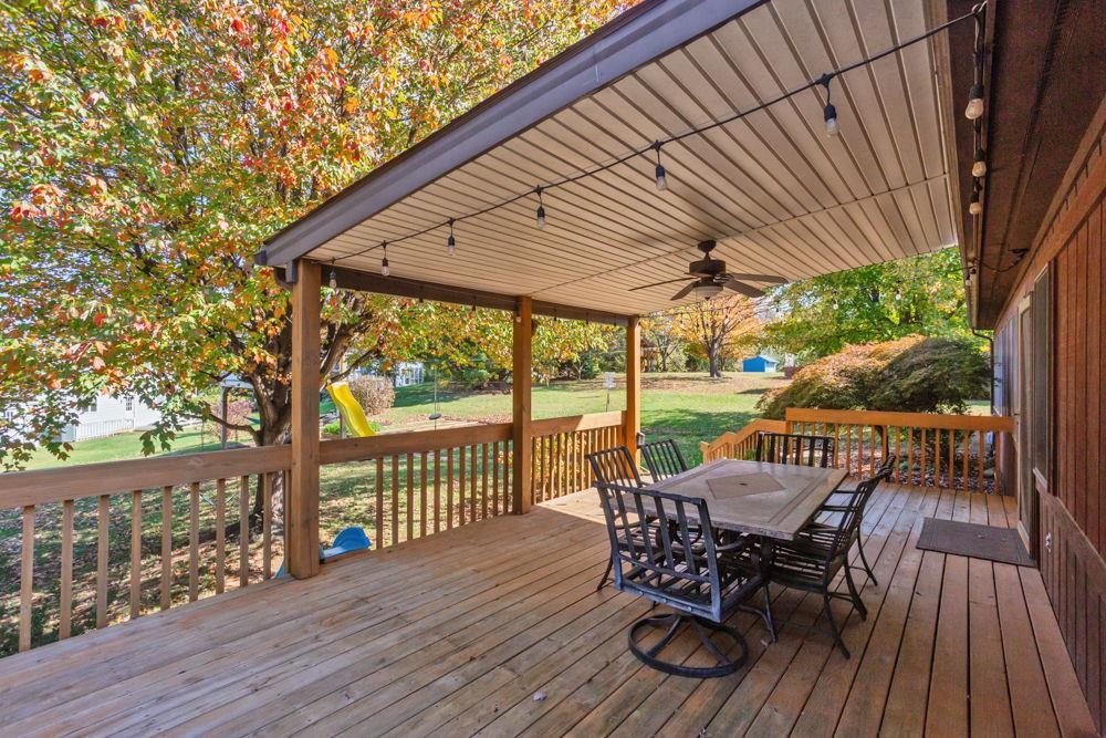 and open area. Great space for entertaining! and open area. Great space for entertaining!