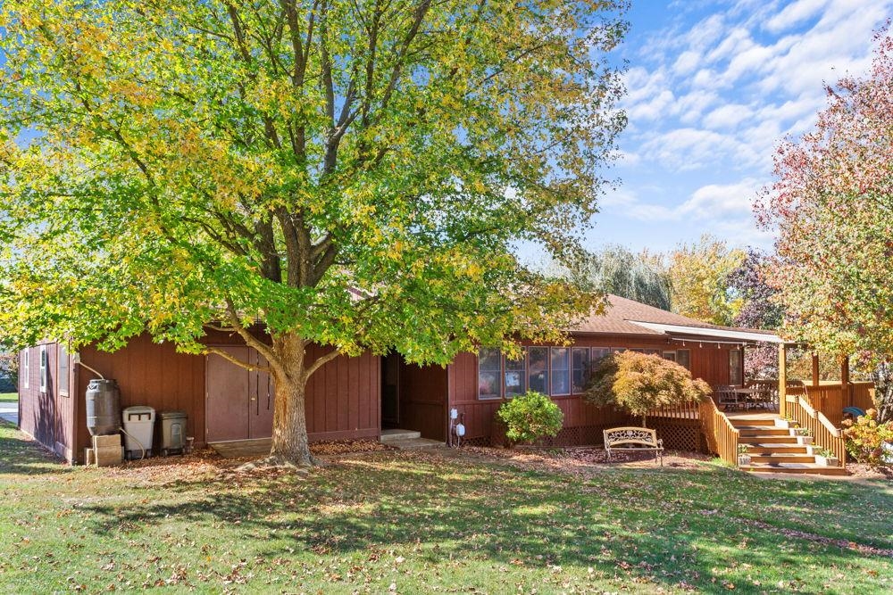with 154sf storage shed. with 154sf storage shed.