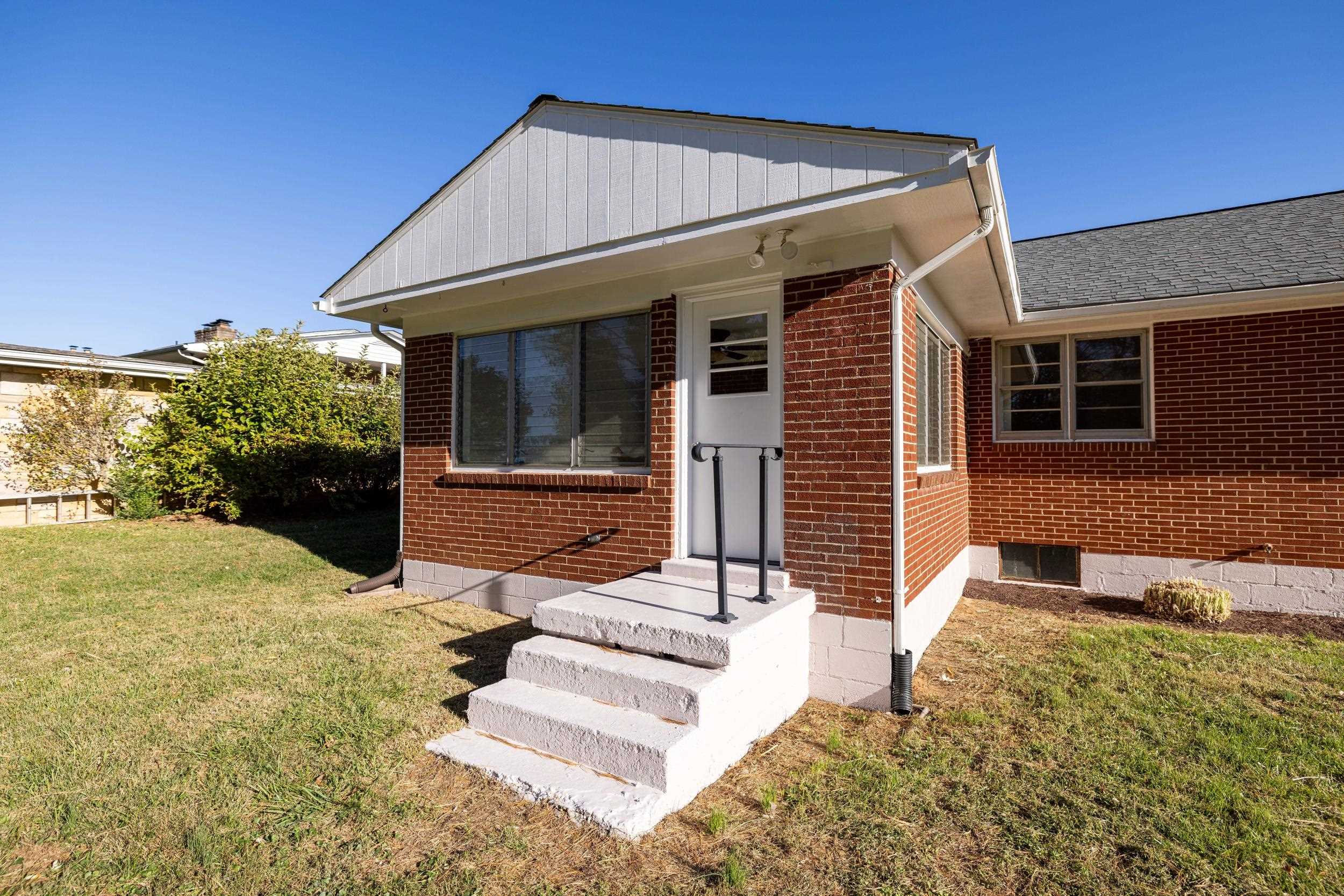 2418 MT VERNON ST, WAYNESBORO, Virginia 22980, 3 Bedrooms Bedrooms, ,1 BathroomBathrooms,Residential,2418 MT VERNON ST,670409 MLS # 670409 2418 MT VERNON ST, WAYNESBORO, Virginia 22980, 3 Bedrooms Bedrooms, ,1 BathroomBathrooms,Residential,2418 MT VERNON ST,670409 MLS # 670409