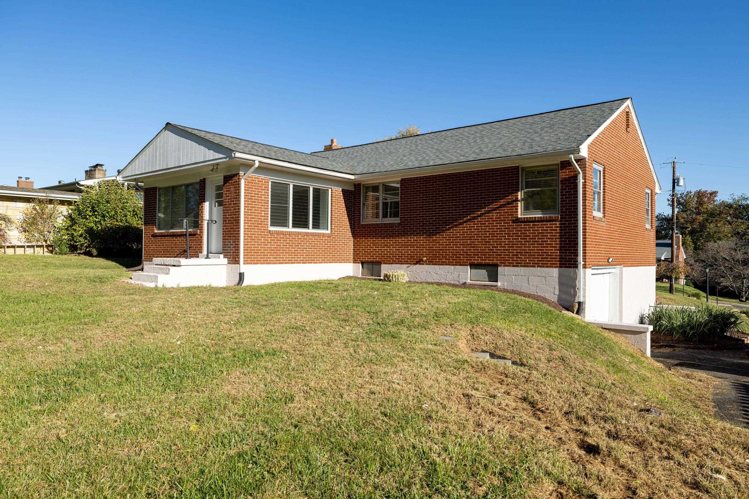 2418 MT VERNON ST, WAYNESBORO, Virginia 22980, 3 Bedrooms Bedrooms, ,1 BathroomBathrooms,Residential,2418 MT VERNON ST,670409 MLS # 670409 2418 MT VERNON ST, WAYNESBORO, Virginia 22980, 3 Bedrooms Bedrooms, ,1 BathroomBathrooms,Residential,2418 MT VERNON ST,670409 MLS # 670409