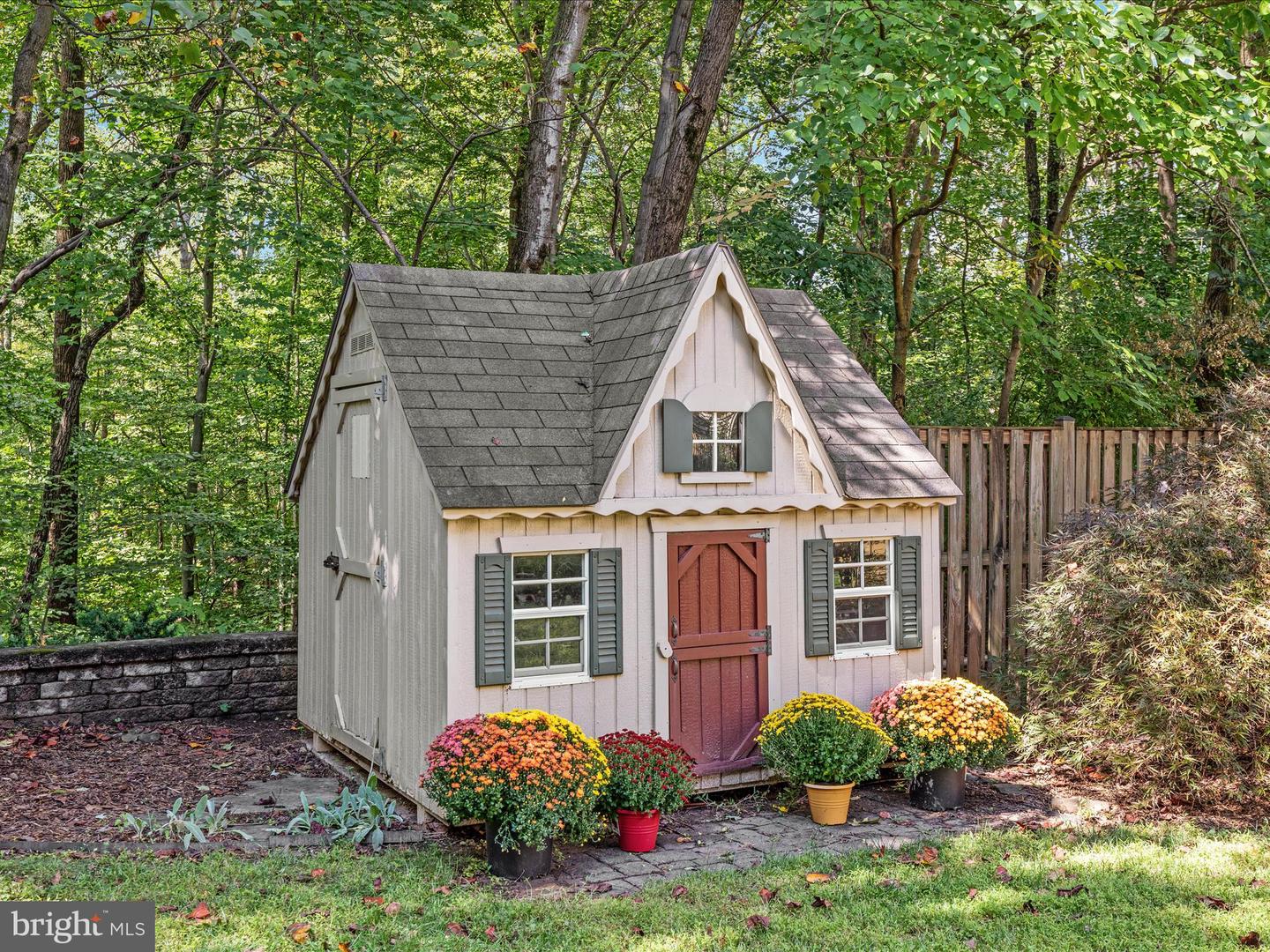 8590 BEATRICE CT, SPRINGFIELD, Virginia 22152, 5 Bedrooms Bedrooms, ,4 BathroomsBathrooms,Residential,For sale,8590 BEATRICE CT,VAFX2268632 MLS # VAFX2268632 8590 BEATRICE CT, SPRINGFIELD, Virginia 22152, 5 Bedrooms Bedrooms, ,4 BathroomsBathrooms,Residential,For sale,8590 BEATRICE CT,VAFX2268632 MLS # VAFX2268632