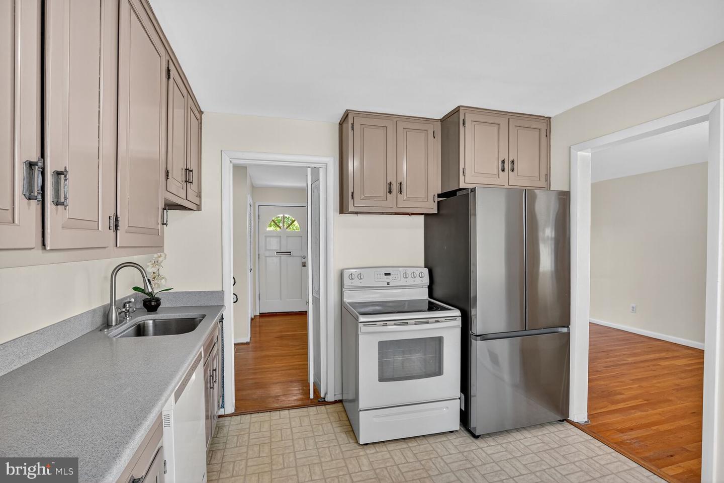 6120 SQUIRE LN, ALEXANDRIA, Virginia 22310, 3 Bedrooms Bedrooms, ,2 BathroomsBathrooms,Residential,For sale,6120 SQUIRE LN,VAFX2270288 MLS # VAFX2270288 6120 SQUIRE LN, ALEXANDRIA, Virginia 22310, 3 Bedrooms Bedrooms, ,2 BathroomsBathrooms,Residential,For sale,6120 SQUIRE LN,VAFX2270288 MLS # VAFX2270288