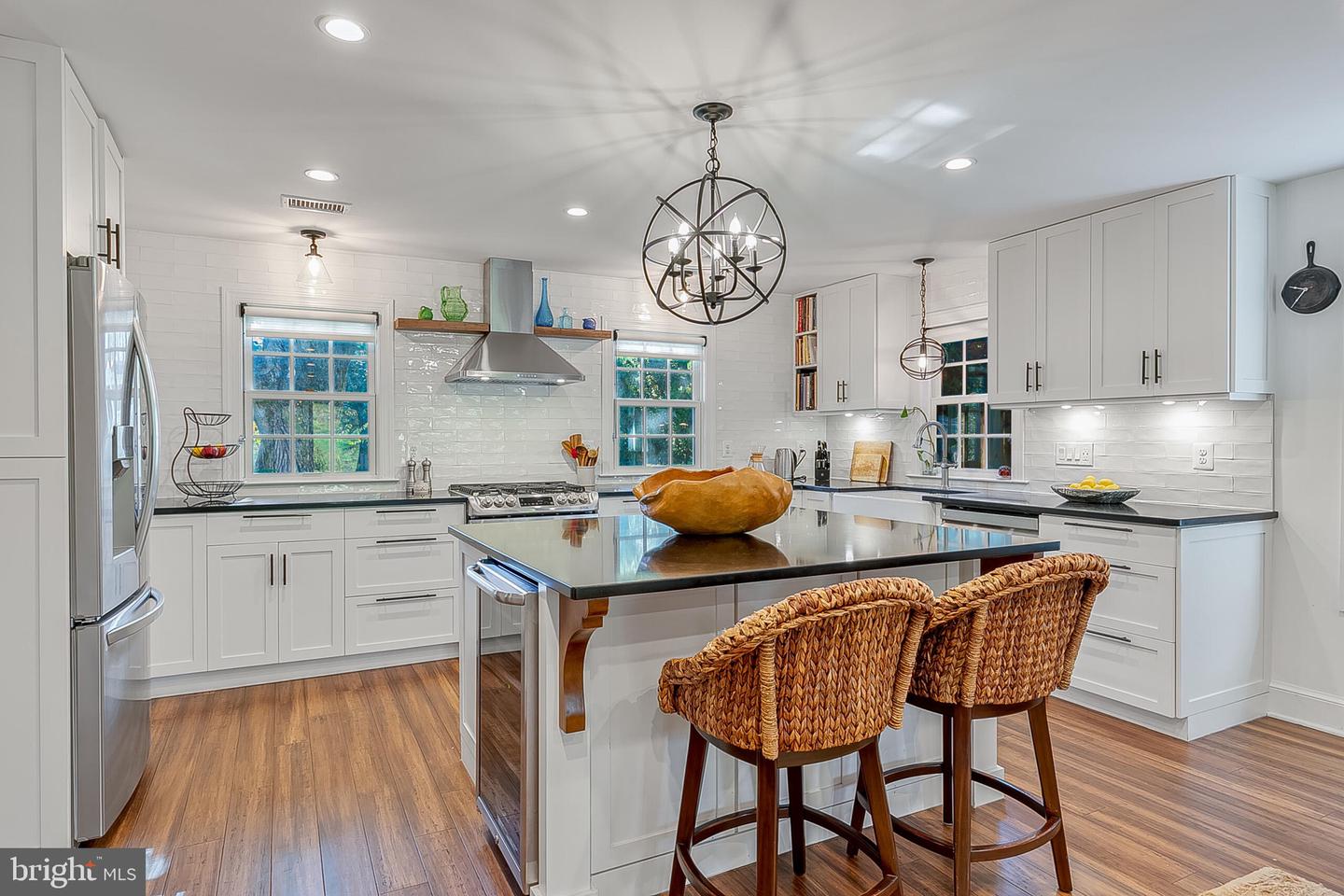 111 AYR HILL AVE NW, VIENNA, Virginia 22180, 5 Bedrooms Bedrooms, ,4 BathroomsBathrooms,Residential,For sale,111 AYR HILL AVE NW,VAFX2273080 MLS # VAFX2273080 111 AYR HILL AVE NW, VIENNA, Virginia 22180, 5 Bedrooms Bedrooms, ,4 BathroomsBathrooms,Residential,For sale,111 AYR HILL AVE NW,VAFX2273080 MLS # VAFX2273080