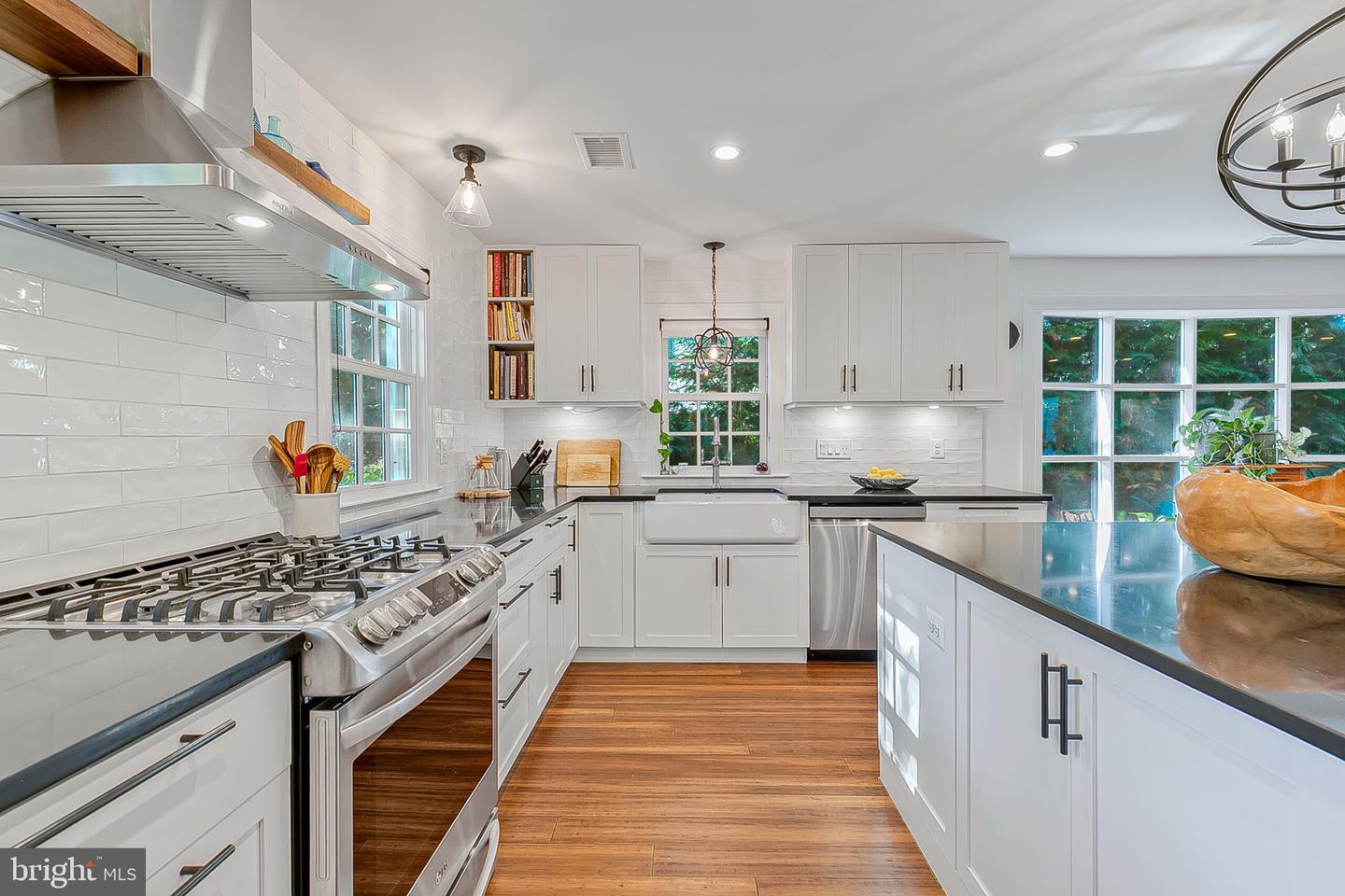 111 AYR HILL AVE NW, VIENNA, Virginia 22180, 5 Bedrooms Bedrooms, ,4 BathroomsBathrooms,Residential,For sale,111 AYR HILL AVE NW,VAFX2273080 MLS # VAFX2273080 111 AYR HILL AVE NW, VIENNA, Virginia 22180, 5 Bedrooms Bedrooms, ,4 BathroomsBathrooms,Residential,For sale,111 AYR HILL AVE NW,VAFX2273080 MLS # VAFX2273080