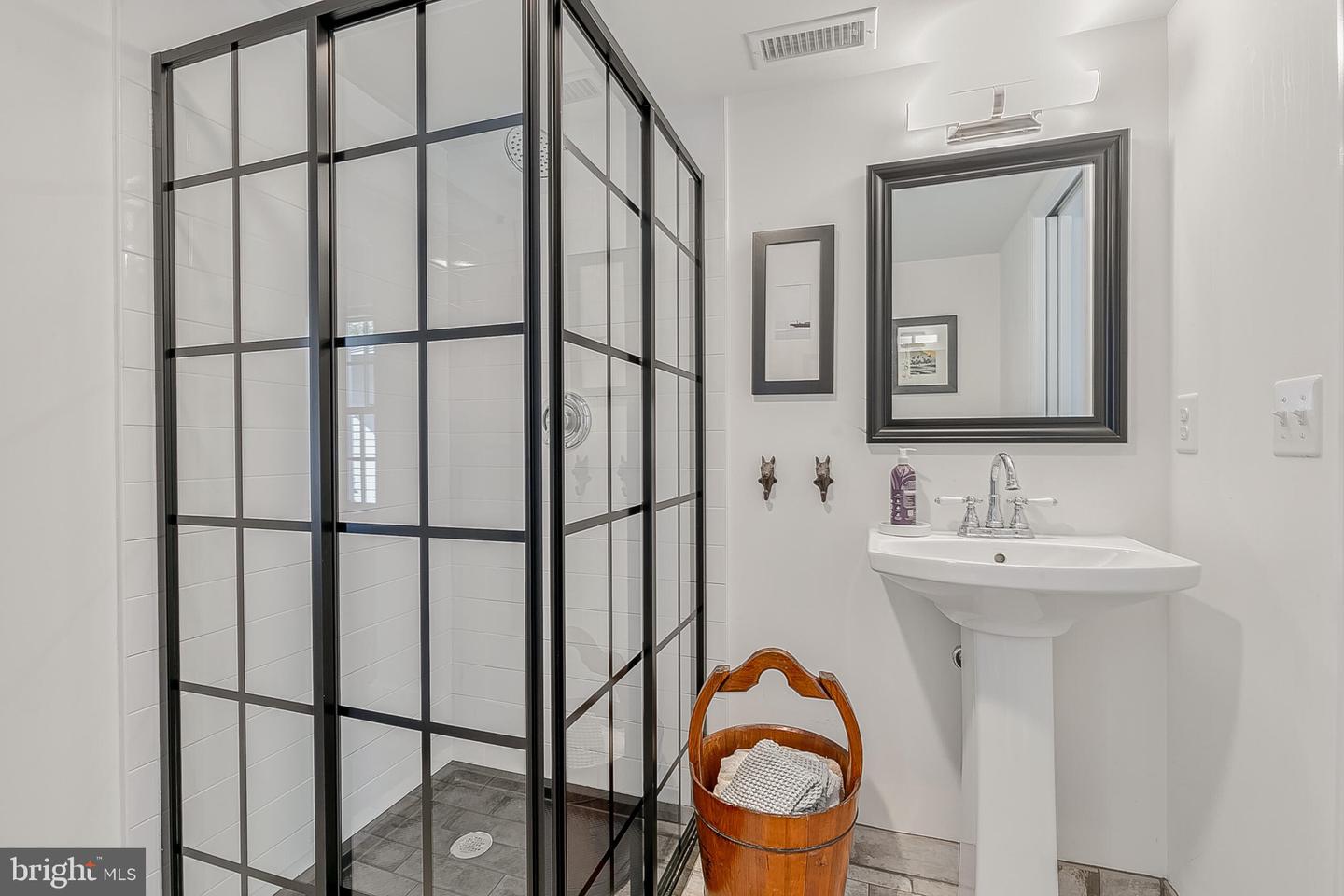 111 AYR HILL AVE NW, VIENNA, Virginia 22180, 5 Bedrooms Bedrooms, ,4 BathroomsBathrooms,Residential,For sale,111 AYR HILL AVE NW,VAFX2273080 MLS # VAFX2273080 111 AYR HILL AVE NW, VIENNA, Virginia 22180, 5 Bedrooms Bedrooms, ,4 BathroomsBathrooms,Residential,For sale,111 AYR HILL AVE NW,VAFX2273080 MLS # VAFX2273080