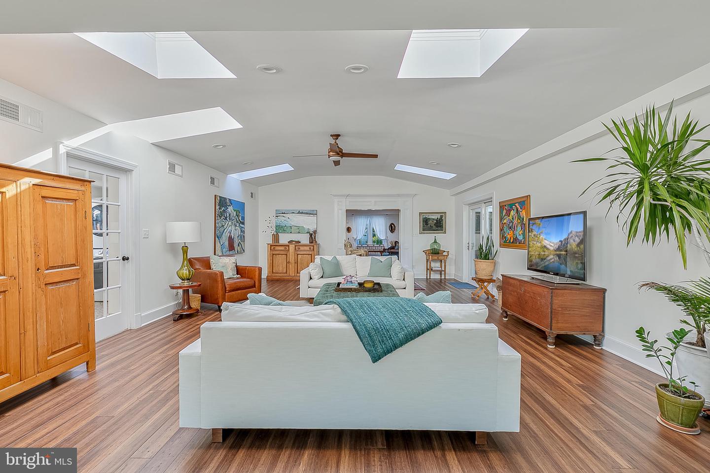 111 AYR HILL AVE NW, VIENNA, Virginia 22180, 5 Bedrooms Bedrooms, ,4 BathroomsBathrooms,Residential,For sale,111 AYR HILL AVE NW,VAFX2273080 MLS # VAFX2273080 111 AYR HILL AVE NW, VIENNA, Virginia 22180, 5 Bedrooms Bedrooms, ,4 BathroomsBathrooms,Residential,For sale,111 AYR HILL AVE NW,VAFX2273080 MLS # VAFX2273080
