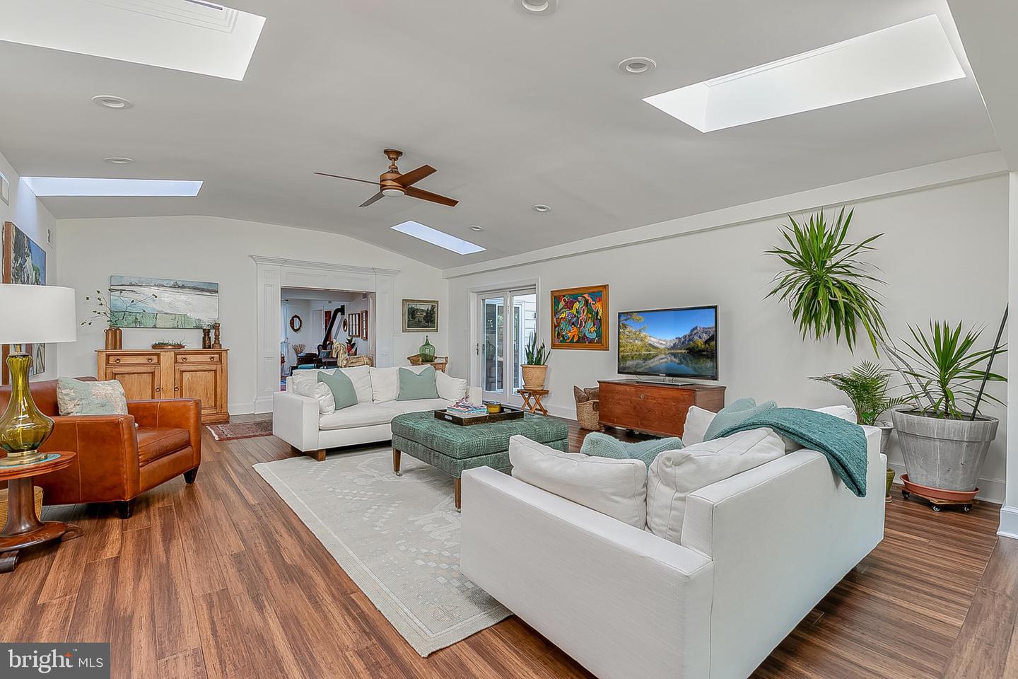 111 AYR HILL AVE NW, VIENNA, Virginia 22180, 5 Bedrooms Bedrooms, ,4 BathroomsBathrooms,Residential,For sale,111 AYR HILL AVE NW,VAFX2273080 MLS # VAFX2273080 111 AYR HILL AVE NW, VIENNA, Virginia 22180, 5 Bedrooms Bedrooms, ,4 BathroomsBathrooms,Residential,For sale,111 AYR HILL AVE NW,VAFX2273080 MLS # VAFX2273080