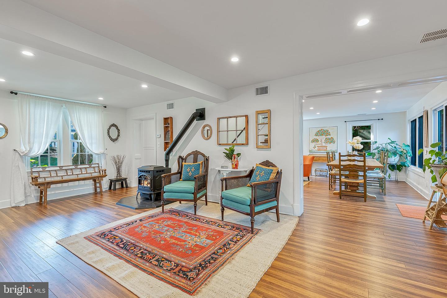 111 AYR HILL AVE NW, VIENNA, Virginia 22180, 5 Bedrooms Bedrooms, ,4 BathroomsBathrooms,Residential,For sale,111 AYR HILL AVE NW,VAFX2273080 MLS # VAFX2273080 111 AYR HILL AVE NW, VIENNA, Virginia 22180, 5 Bedrooms Bedrooms, ,4 BathroomsBathrooms,Residential,For sale,111 AYR HILL AVE NW,VAFX2273080 MLS # VAFX2273080