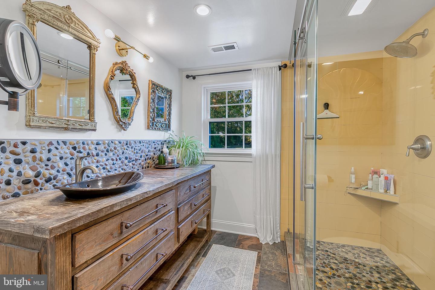 111 AYR HILL AVE NW, VIENNA, Virginia 22180, 5 Bedrooms Bedrooms, ,4 BathroomsBathrooms,Residential,For sale,111 AYR HILL AVE NW,VAFX2273080 MLS # VAFX2273080 111 AYR HILL AVE NW, VIENNA, Virginia 22180, 5 Bedrooms Bedrooms, ,4 BathroomsBathrooms,Residential,For sale,111 AYR HILL AVE NW,VAFX2273080 MLS # VAFX2273080