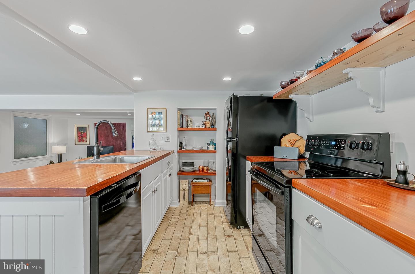 111 AYR HILL AVE NW, VIENNA, Virginia 22180, 5 Bedrooms Bedrooms, ,4 BathroomsBathrooms,Residential,For sale,111 AYR HILL AVE NW,VAFX2273080 MLS # VAFX2273080 111 AYR HILL AVE NW, VIENNA, Virginia 22180, 5 Bedrooms Bedrooms, ,4 BathroomsBathrooms,Residential,For sale,111 AYR HILL AVE NW,VAFX2273080 MLS # VAFX2273080