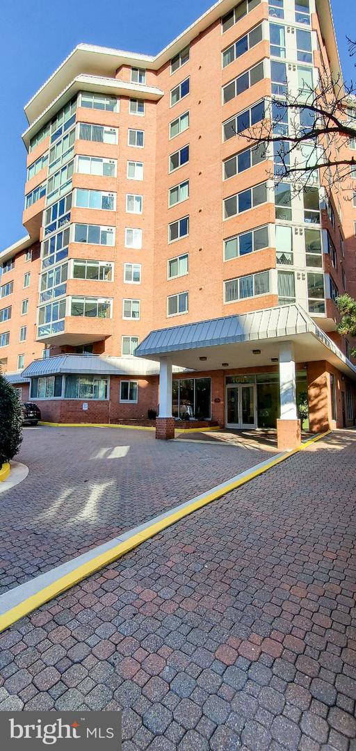 1001 N VERMONT ST #811, ARLINGTON, Virginia 22201, 1 Bedroom Bedrooms, 7 Rooms Rooms,1 BathroomBathrooms,Residential,For sale,1001 N VERMONT ST #811,VAAR2064640 MLS # VAAR2064640 1001 N VERMONT ST #811, ARLINGTON, Virginia 22201, 1 Bedroom Bedrooms, 7 Rooms Rooms,1 BathroomBathrooms,Residential,For sale,1001 N VERMONT ST #811,VAAR2064640 MLS # VAAR2064640