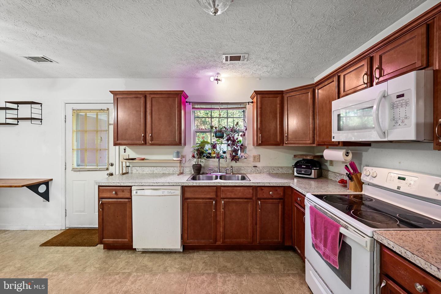 225 NOTTOWAY DR, STEPHENS CITY, Virginia 22655, 3 Bedrooms Bedrooms, ,1 BathroomBathrooms,Residential,For sale,225 NOTTOWAY DR,VAFV2037316 MLS # VAFV2037316 225 NOTTOWAY DR, STEPHENS CITY, Virginia 22655, 3 Bedrooms Bedrooms, ,1 BathroomBathrooms,Residential,For sale,225 NOTTOWAY DR,VAFV2037316 MLS # VAFV2037316