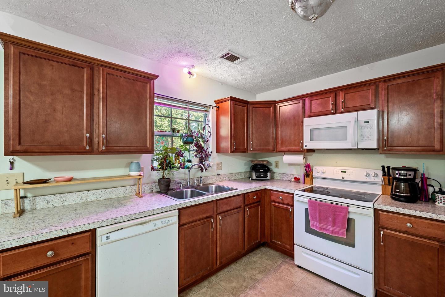 225 NOTTOWAY DR, STEPHENS CITY, Virginia 22655, 3 Bedrooms Bedrooms, ,1 BathroomBathrooms,Residential,For sale,225 NOTTOWAY DR,VAFV2037316 MLS # VAFV2037316 225 NOTTOWAY DR, STEPHENS CITY, Virginia 22655, 3 Bedrooms Bedrooms, ,1 BathroomBathrooms,Residential,For sale,225 NOTTOWAY DR,VAFV2037316 MLS # VAFV2037316