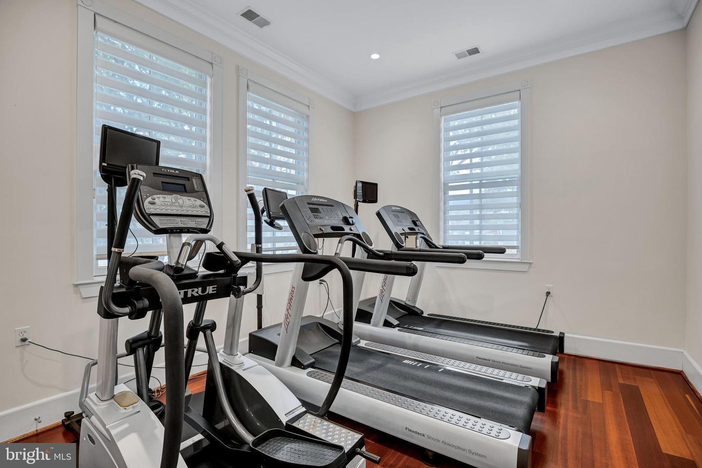 910 POWHATAN ST #104N, ALEXANDRIA, Virginia 22314, 2 Bedrooms Bedrooms, ,2 BathroomsBathrooms,Residential,For sale,910 POWHATAN ST #104N,VAAX2050752 MLS # VAAX2050752