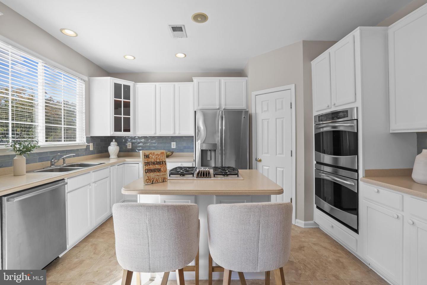 8238 SHANNONS LANDING WAY, LORTON, Virginia 22079, 3 Bedrooms Bedrooms, ,3 BathroomsBathrooms,Residential,For sale,8238 SHANNONS LANDING WAY,VAFX2274106 MLS # VAFX2274106