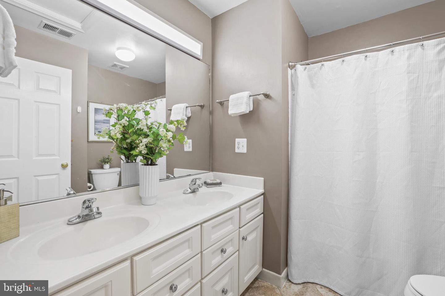 8238 SHANNONS LANDING WAY, LORTON, Virginia 22079, 3 Bedrooms Bedrooms, ,3 BathroomsBathrooms,Residential,For sale,8238 SHANNONS LANDING WAY,VAFX2274106 MLS # VAFX2274106