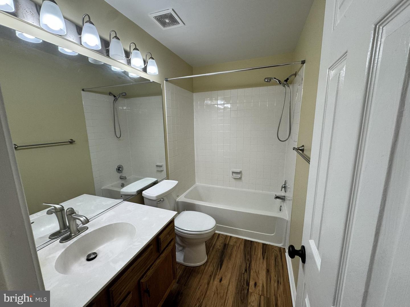 1129 HUNTMASTER TER NE #301, LEESBURG, Virginia 20176, 2 Bedrooms Bedrooms, 8 Rooms Rooms,2 BathroomsBathrooms,Residential,For sale,1129 HUNTMASTER TER NE #301,VALO2108934 MLS # VALO2108934 1129 HUNTMASTER TER NE #301, LEESBURG, Virginia 20176, 2 Bedrooms Bedrooms, 8 Rooms Rooms,2 BathroomsBathrooms,Residential,For sale,1129 HUNTMASTER TER NE #301,VALO2108934 MLS # VALO2108934