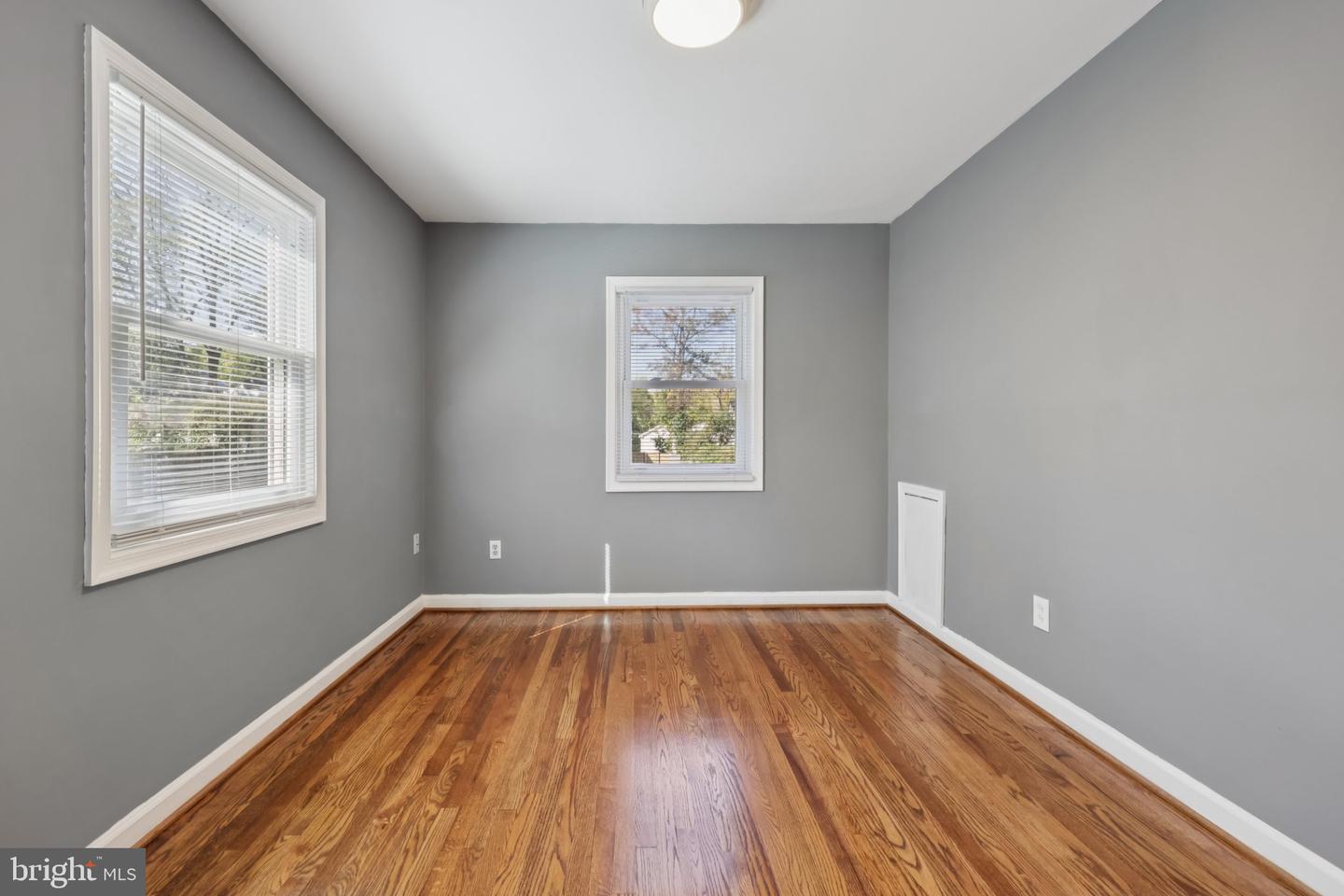 5824 FIFER DR, ALEXANDRIA, Virginia 22303, 3 Bedrooms Bedrooms, ,2 BathroomsBathrooms,Residential,For sale,5824 FIFER DR,VAFX2274604 MLS # VAFX2274604 5824 FIFER DR, ALEXANDRIA, Virginia 22303, 3 Bedrooms Bedrooms, ,2 BathroomsBathrooms,Residential,For sale,5824 FIFER DR,VAFX2274604 MLS # VAFX2274604