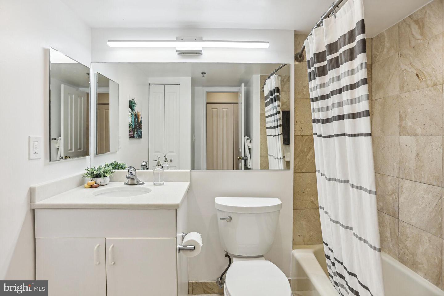601 PENNSYLVANIA AVE NW #209, WASHINGTON, District Of Columbia 20004, 1 Bedroom Bedrooms, ,1 BathroomBathrooms,Residential,For sale,601 PENNSYLVANIA AVE NW #209,DCDC2227320 MLS # DCDC2227320 601 PENNSYLVANIA AVE NW #209, WASHINGTON, District Of Columbia 20004, 1 Bedroom Bedrooms, ,1 BathroomBathrooms,Residential,For sale,601 PENNSYLVANIA AVE NW #209,DCDC2227320 MLS # DCDC2227320