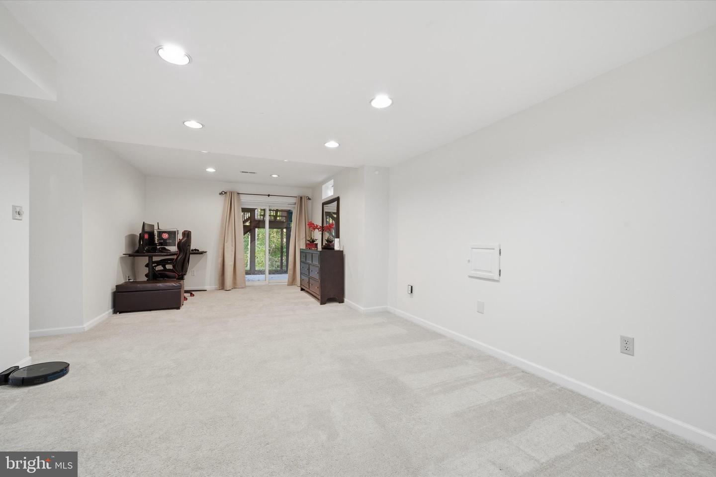 3098 FENNEGAN CT, WOODBRIDGE, Virginia 22192, 3 Bedrooms Bedrooms, ,2 BathroomsBathrooms,Residential,For sale,3098 FENNEGAN CT,VAPW2106106 MLS # VAPW2106106