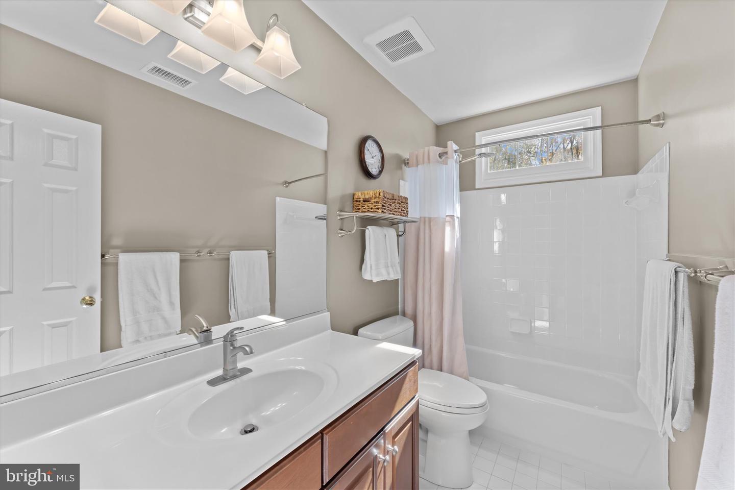6401 NOBLE ROCK CT, CLIFTON, Virginia 20124, 5 Bedrooms Bedrooms, ,4 BathroomsBathrooms,Residential,For sale,6401 NOBLE ROCK CT,VAFX2274748 MLS # VAFX2274748 6401 NOBLE ROCK CT, CLIFTON, Virginia 20124, 5 Bedrooms Bedrooms, ,4 BathroomsBathrooms,Residential,For sale,6401 NOBLE ROCK CT,VAFX2274748 MLS # VAFX2274748