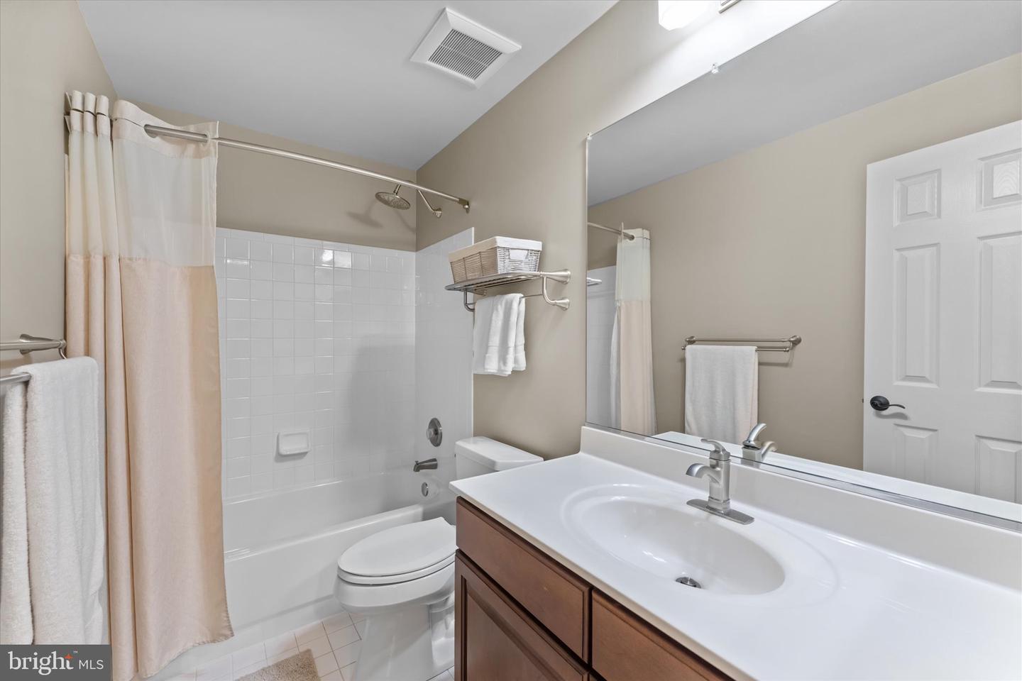 6401 NOBLE ROCK CT, CLIFTON, Virginia 20124, 5 Bedrooms Bedrooms, ,4 BathroomsBathrooms,Residential,For sale,6401 NOBLE ROCK CT,VAFX2274748 MLS # VAFX2274748 6401 NOBLE ROCK CT, CLIFTON, Virginia 20124, 5 Bedrooms Bedrooms, ,4 BathroomsBathrooms,Residential,For sale,6401 NOBLE ROCK CT,VAFX2274748 MLS # VAFX2274748
