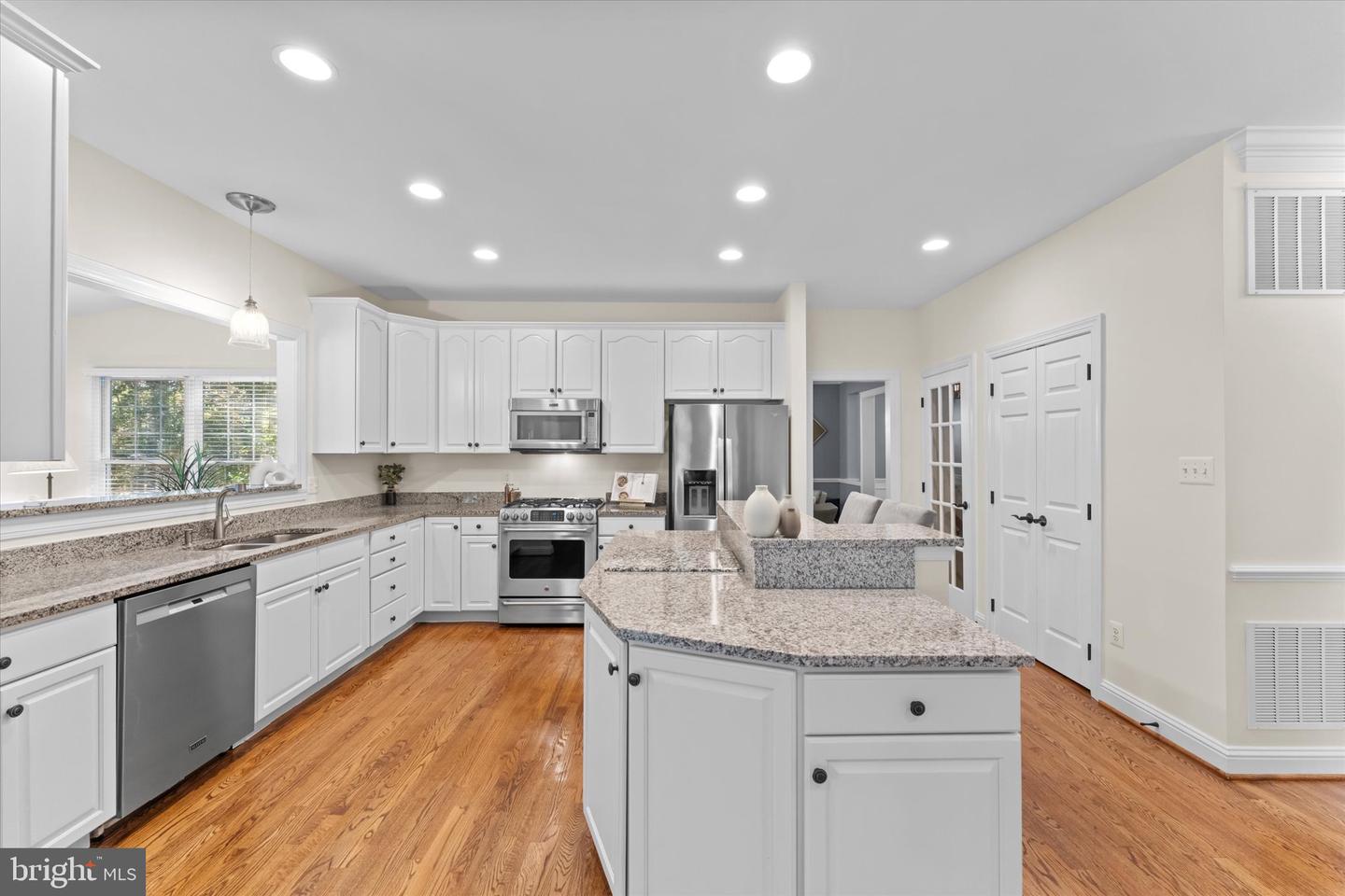 6401 NOBLE ROCK CT, CLIFTON, Virginia 20124, 5 Bedrooms Bedrooms, ,4 BathroomsBathrooms,Residential,For sale,6401 NOBLE ROCK CT,VAFX2274748 MLS # VAFX2274748 6401 NOBLE ROCK CT, CLIFTON, Virginia 20124, 5 Bedrooms Bedrooms, ,4 BathroomsBathrooms,Residential,For sale,6401 NOBLE ROCK CT,VAFX2274748 MLS # VAFX2274748