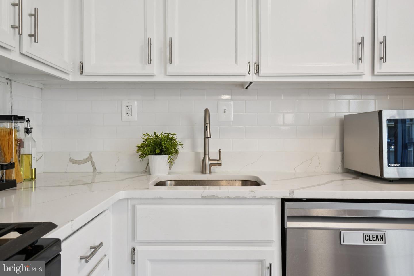 4600 S FOUR MILE RUN DR #842, ARLINGTON, Virginia 22204, 1 Bedroom Bedrooms, 1 Room Rooms,1 BathroomBathrooms,Residential,For sale,4600 S FOUR MILE RUN DR #842,VAAR2065004 MLS # VAAR2065004 4600 S FOUR MILE RUN DR #842, ARLINGTON, Virginia 22204, 1 Bedroom Bedrooms, 1 Room Rooms,1 BathroomBathrooms,Residential,For sale,4600 S FOUR MILE RUN DR #842,VAAR2065004 MLS # VAAR2065004